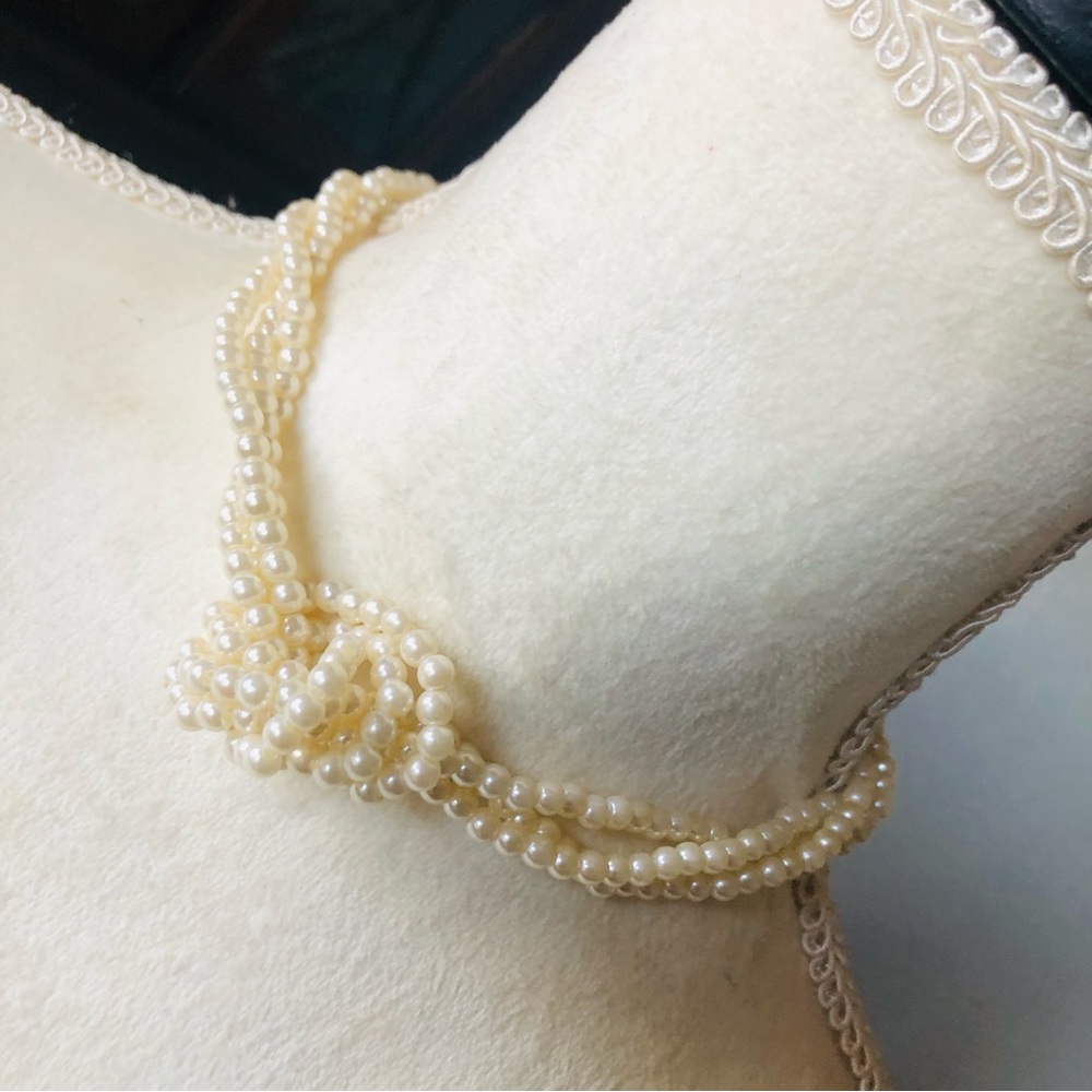 Vintage 80s versatile triple strand cream pearl bead necklace